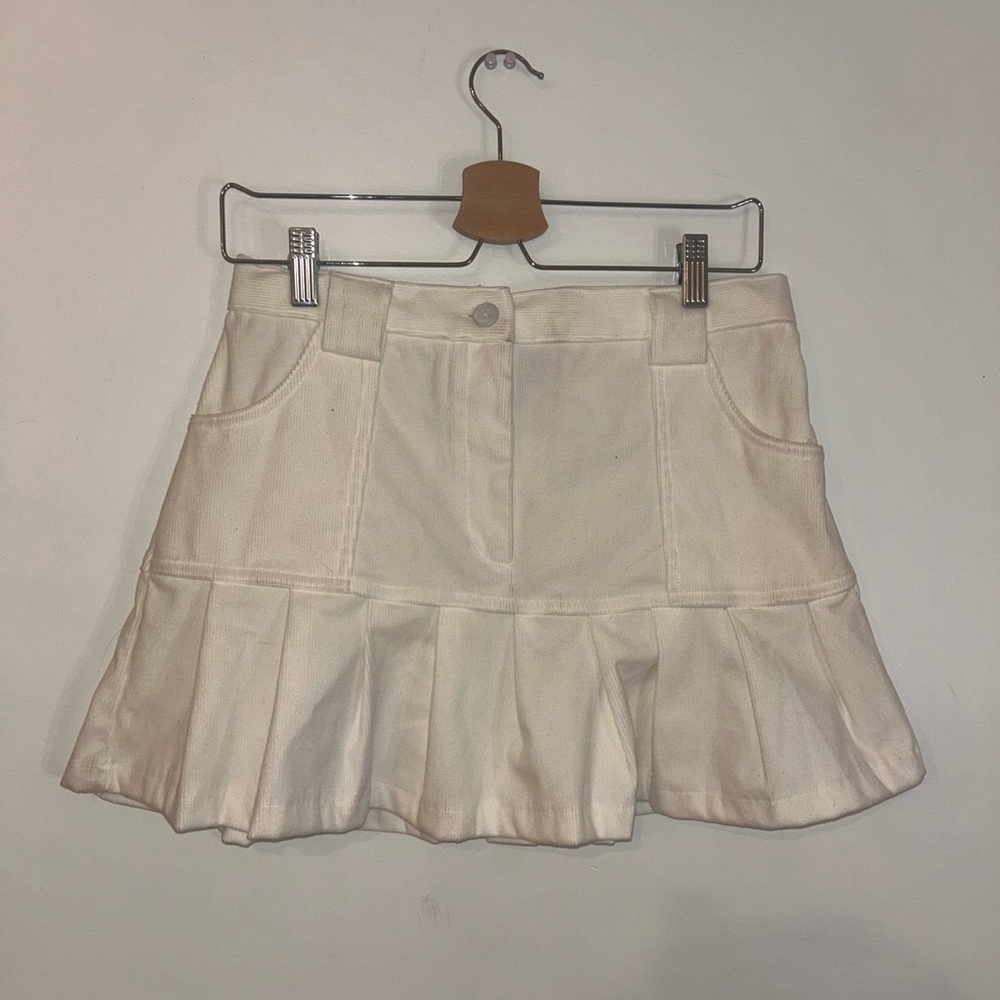 Elegant White Pleated Skirt